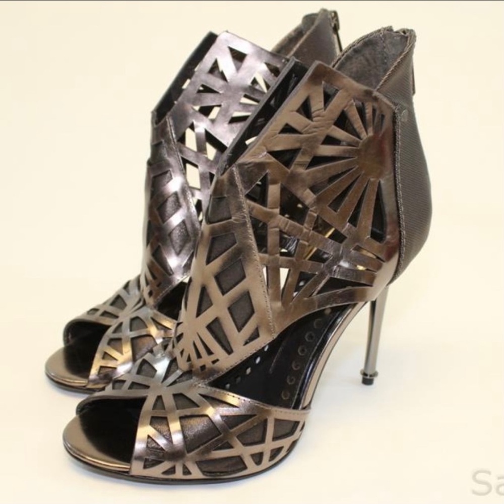 ✨4” Dolce Vita Hadrian Laser Cut Heels - Size 7.5✨